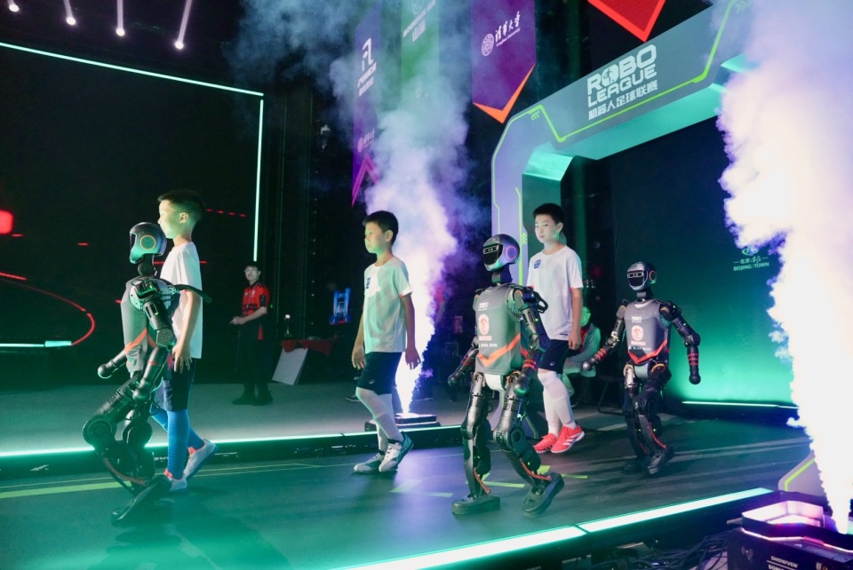 军独占鳌头 军独占鳌头